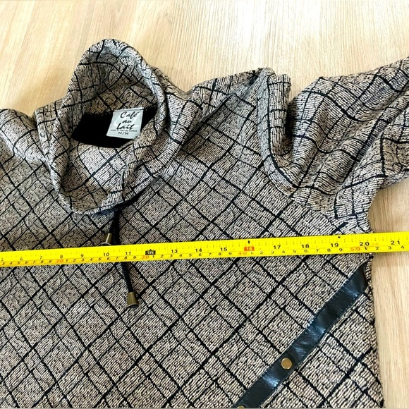 CAFE AU LAIT Vintage Cowl Neck Top with faux leather accents. Size Medium - Picture 8 of 9